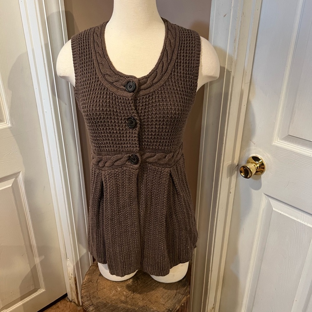 Women’s Cable-Knit Button Front Sleeveless Sweater Vest - Brown